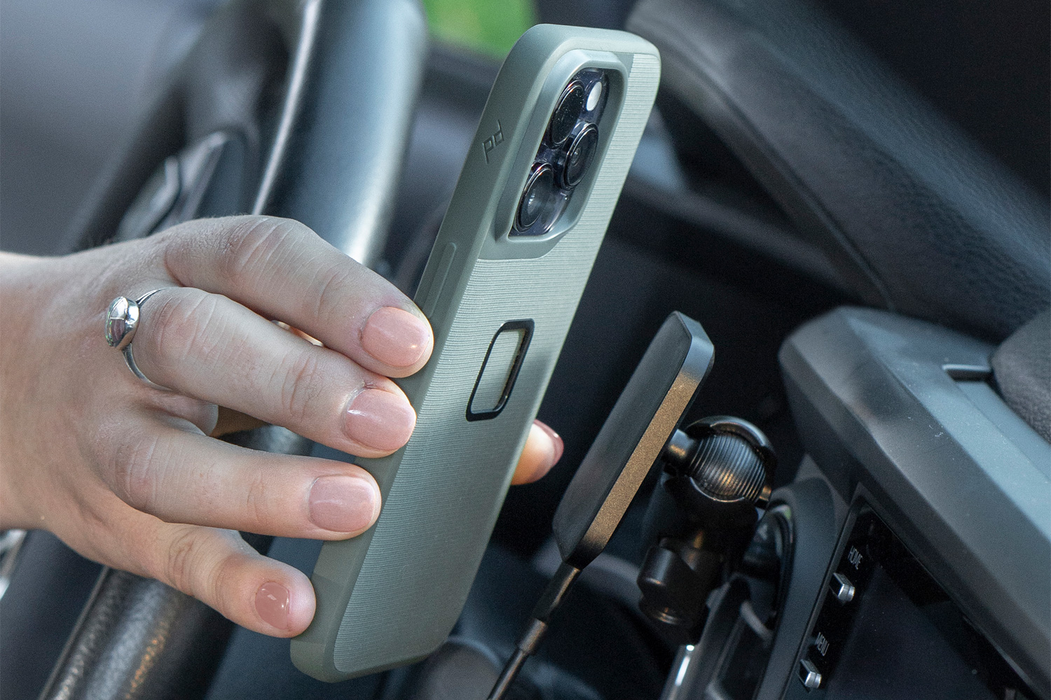 Peak Design Car Mount Ball Adapter with Qi2 Charging Function