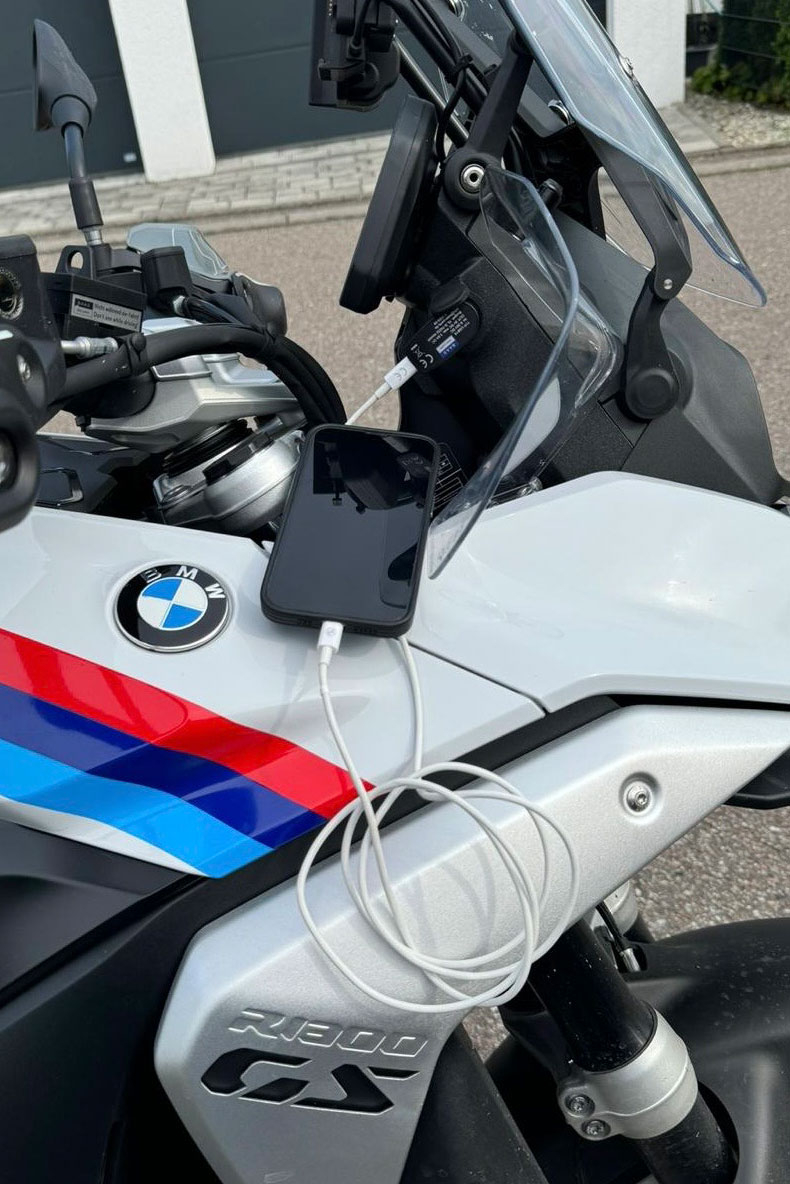 Prise de chargement USB-C avec connecteur angulaire