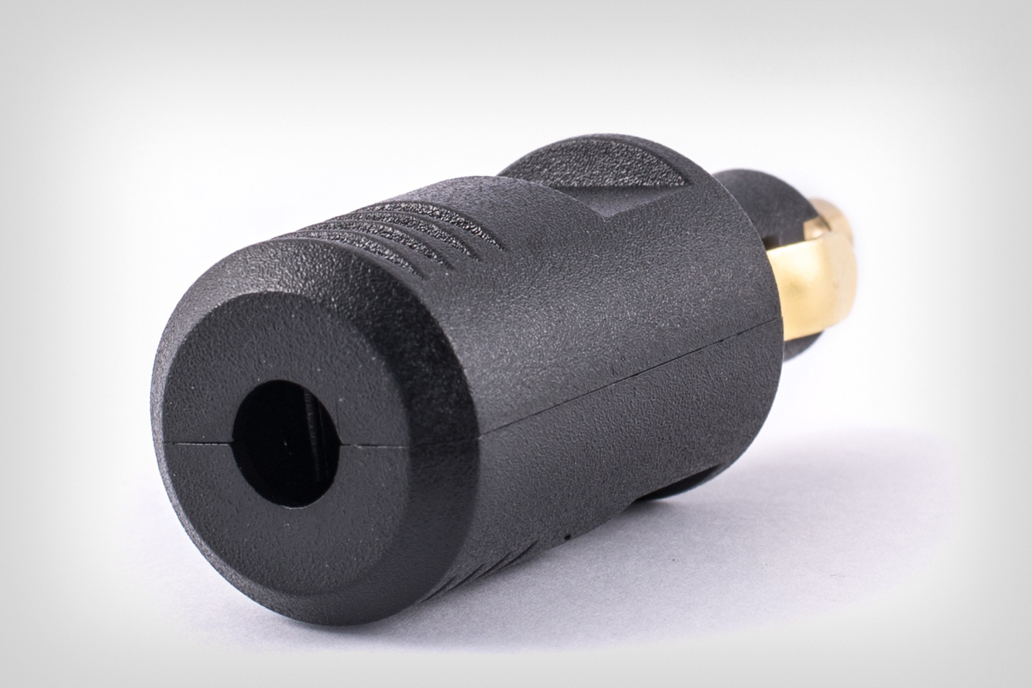 Accessory outlet plug