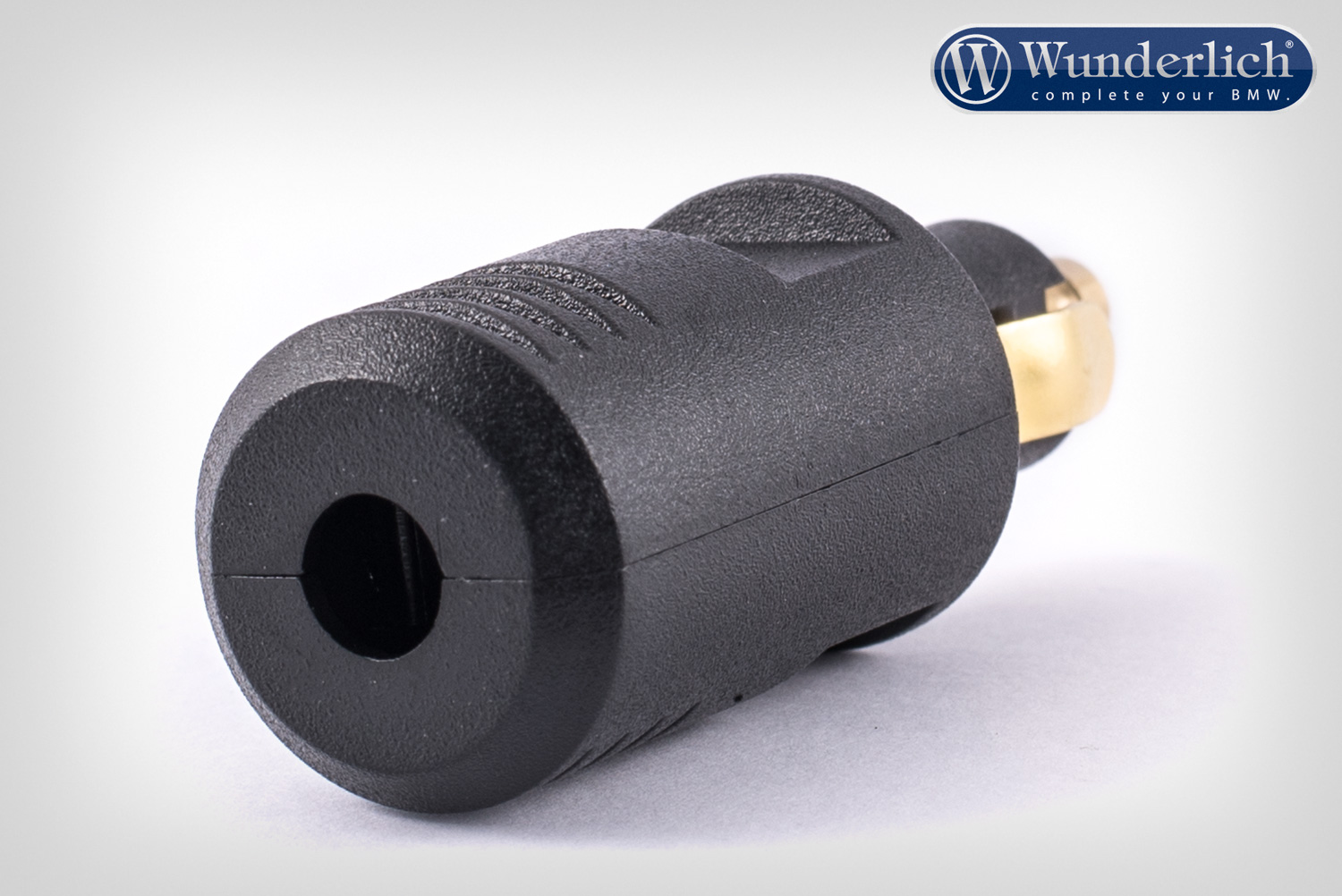 Accessory outlet plug