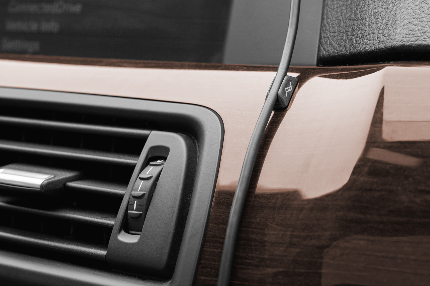 Peak Design Car Mount Ball Adapter with Qi2 Charging Function