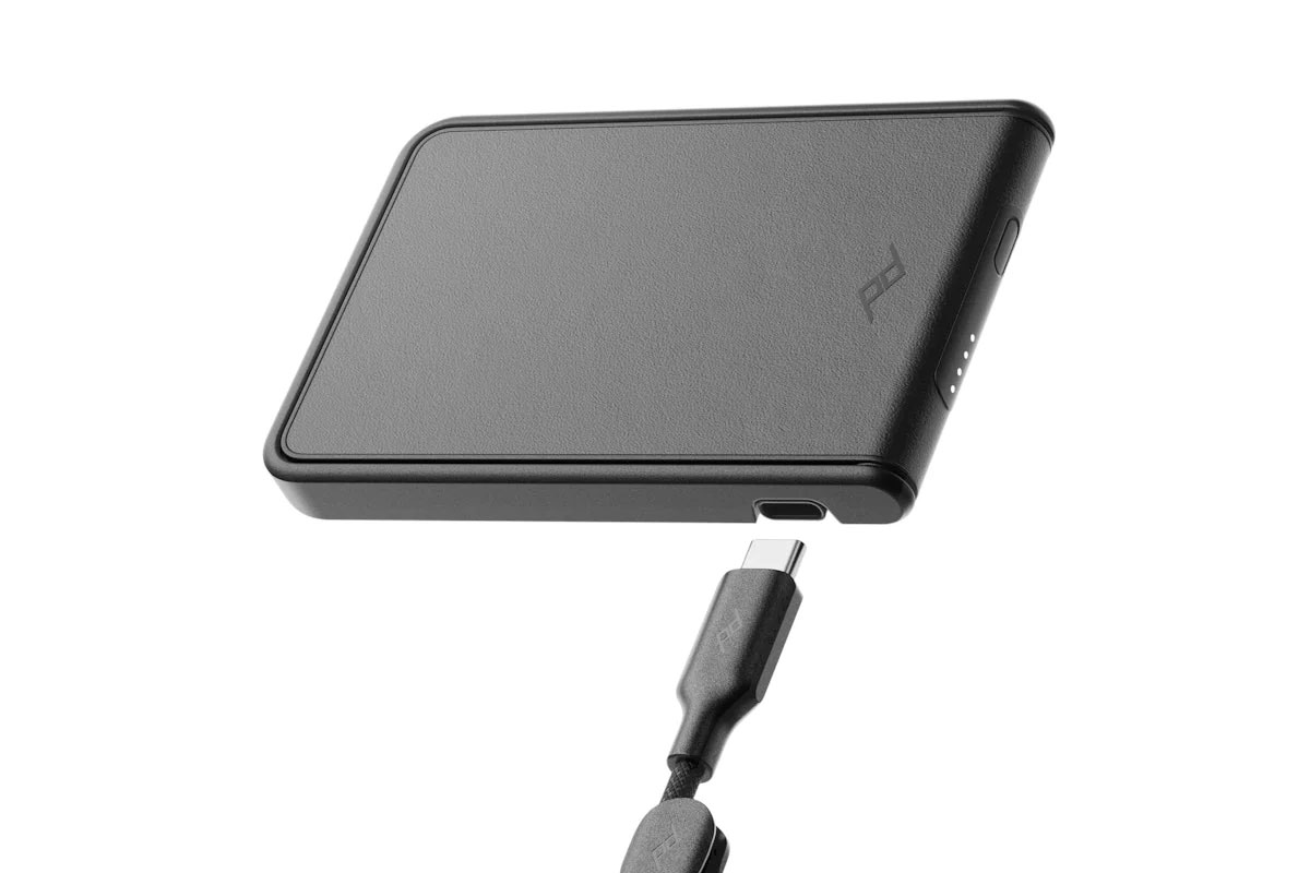 Wireless Travel Battery Powerbank Kickstand Peak Design