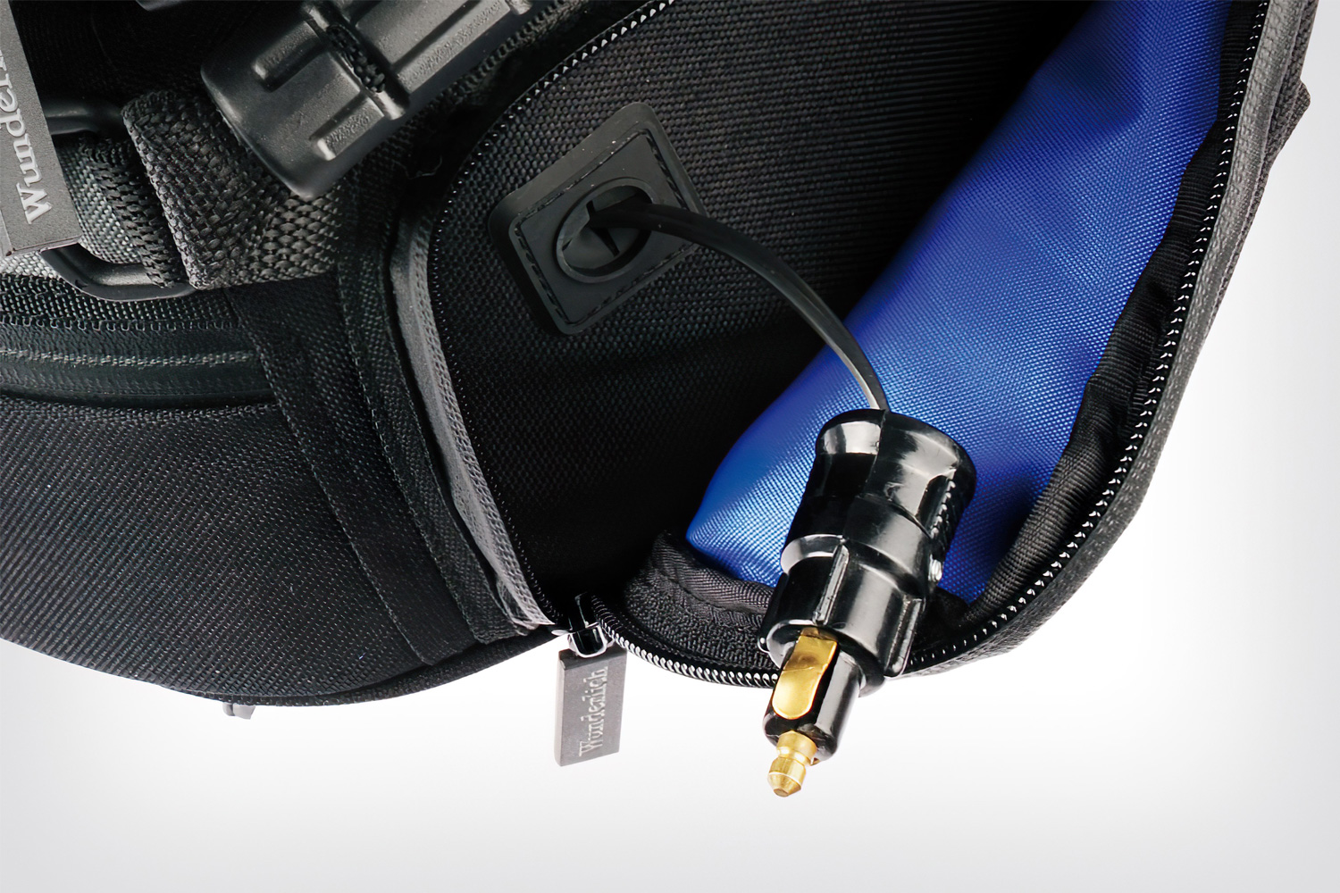 DIN adapter, cigarette plug socket with cable